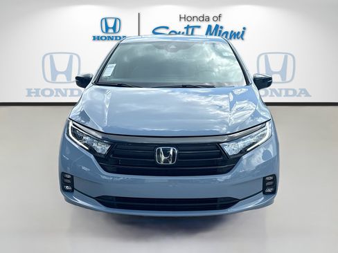 Used 2024 Honda Odyssey Sport image 2