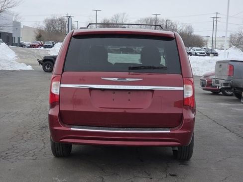 Used 2015 Chrysler Town & Country Touring w/ Driver Convenience Group image 11