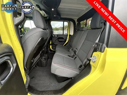 Used 2024 Jeep Gladiator Rubicon w/ Technology Group image 13
