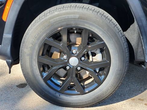 Certified 2023 Jeep Grand Cherokee L Limited AWD/4WD image 10