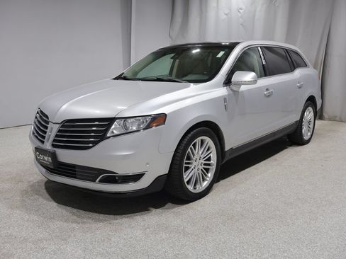 Used 2019 Lincoln MKT AWD image 5