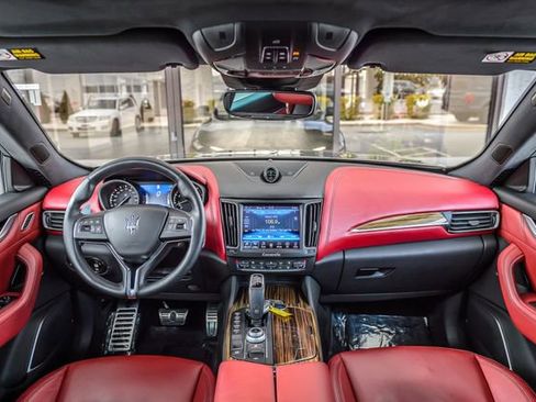 Used 2019 Maserati Levante GranLusso image 3