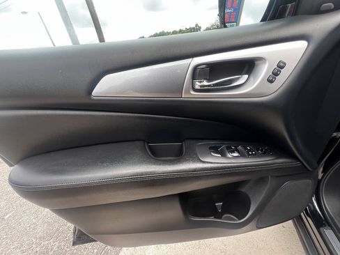 Used 2017 Nissan Pathfinder SL w/ SL Premium Package FWD image 18