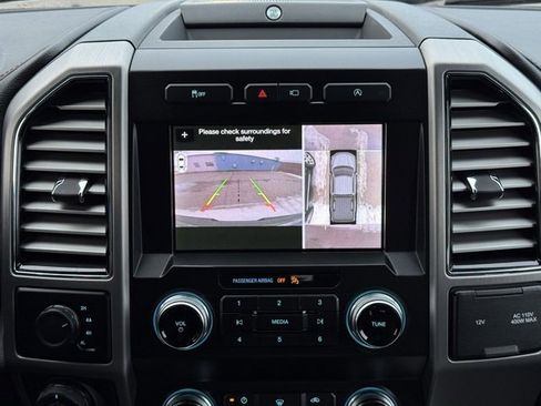 Certified 2019 Ford F150 Platinum w/ Equipment Group 701A Luxury image 4