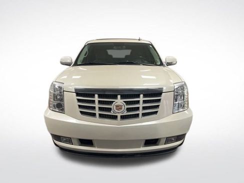 Used 2013 Cadillac Escalade Luxury image 8
