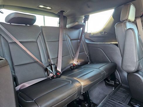 Used 2023 GMC Yukon Denali AWD/4WD image 14
