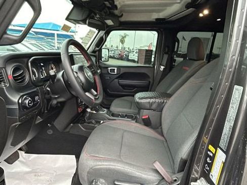 Used 2024 Jeep Gladiator Rubicon image 17