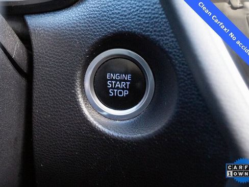 Used 2022 Toyota Corolla Cross XLE image 38