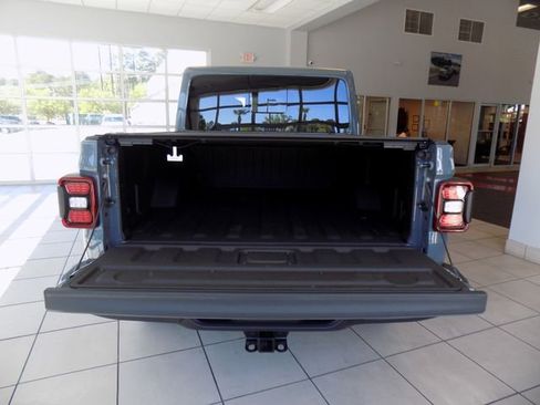 New 2026 Jeep Gladiator Sport AWD/4WD image 7