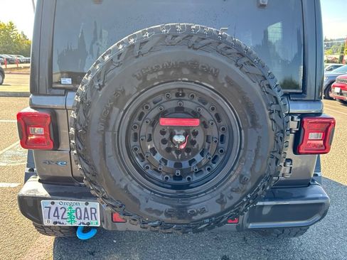 Used 2022 Jeep Wrangler Unlimited Rubicon 4xe w/ Cold Weather Group AWD/4WD image 8
