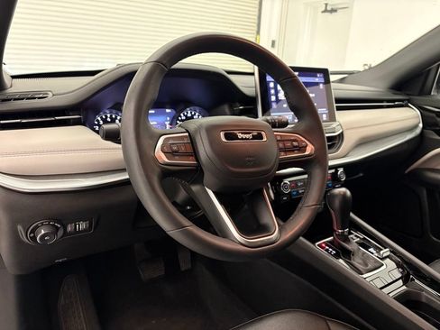 Used 2025 Jeep Compass Limited AWD/4WD image 2