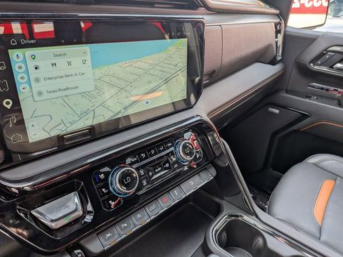 Certified 2025 GMC Sierra 1500 AT4 w/ AT4 Premium Package AWD/4WD image 18