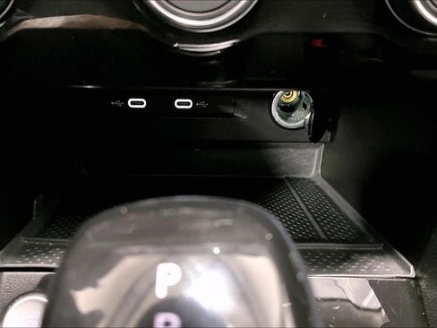 Used 2024 Volkswagen Taos SE image 30