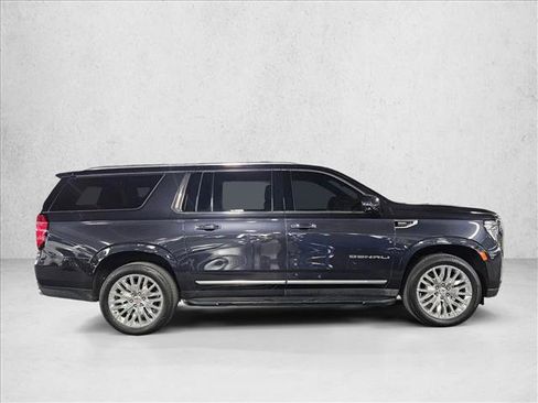 Used 2023 GMC Yukon XL Denali AWD/4WD image 4
