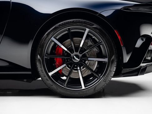 Used 2023 Aston Martin V8 Vantage Coupe RWD image 20