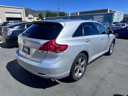 Used 2011 Toyota Venza AWD w/ Premium Pkg #2 image 3