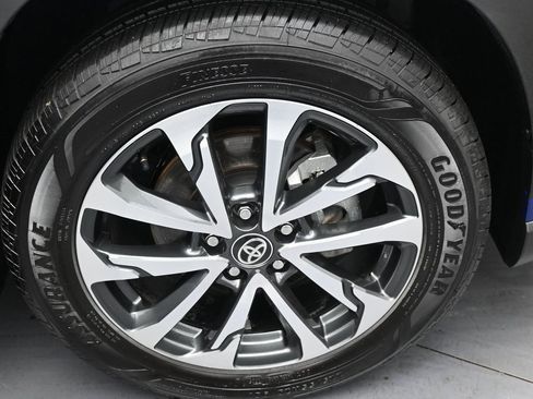 Used 2025 Toyota Corolla Cross XLE w/ Convenience Package image 36