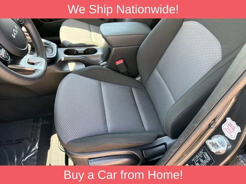 Used 2025 Kia Soul LX w/ LX Technology Package FWD image 9