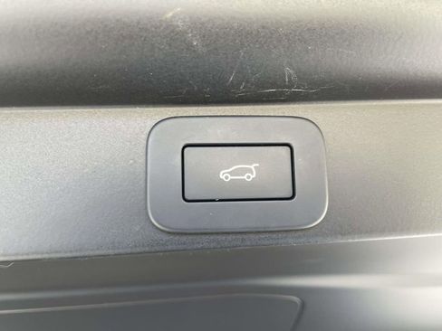 Used 2023 Land Rover Range Rover SE image 12