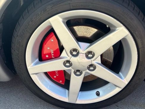 Used 2005 Chevrolet Corvette Coupe w/ Preferred Equipment Group RWD image 7
