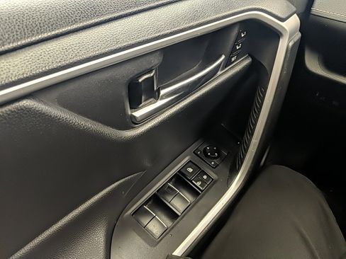 Used 2019 Toyota RAV4 XLE Premium image 29