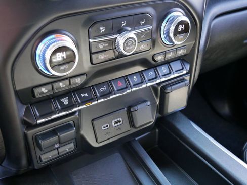 Used 2021 GMC Sierra 3500 SLT w/ SLT Premium Package AWD/4WD image 25