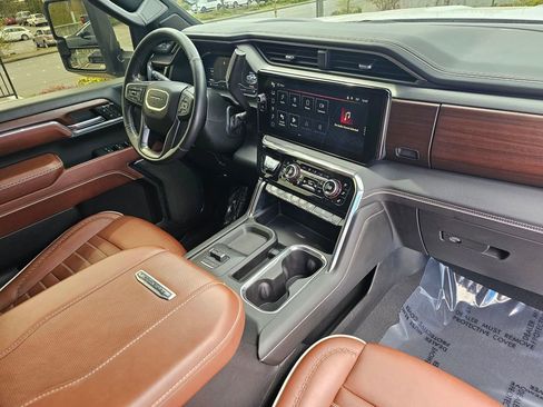 Used 2024 GMC Sierra 3500 Denali Ultimate AWD/4WD image 10