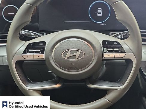 Used 2025 Hyundai Elantra SEL FWD image 17