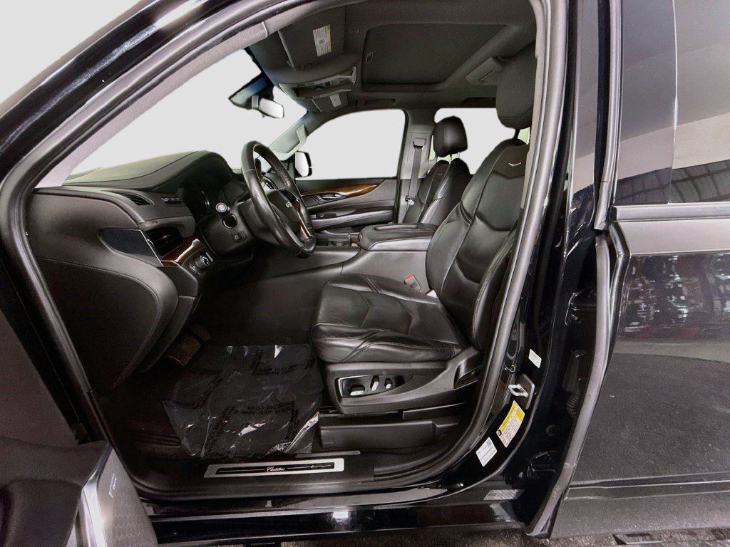 Used 2019 Cadillac Escalade Premium Luxury w/ Escalade Sport Edition RWD image 19