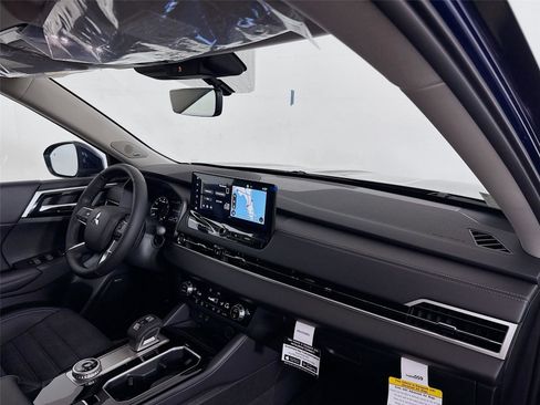 New 2026 Mitsubishi Outlander SE image 25