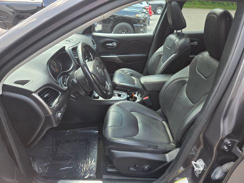 Used 2021 Jeep Cherokee Limited AWD/4WD image 12
