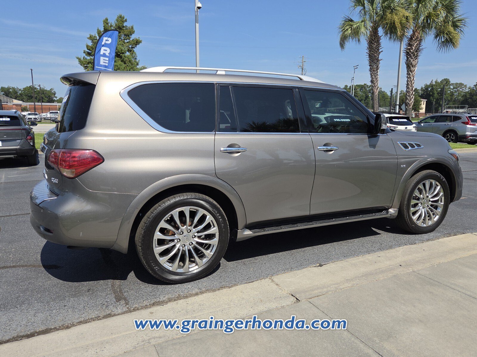 Used 2017 INFINITI QX80 2WD w/ Driver Assistance Package image 5