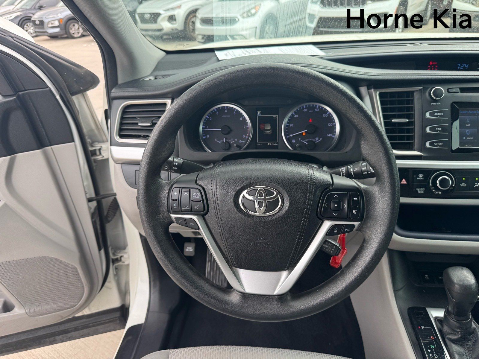 Used 2018 Toyota Highlander LE FWD image 17