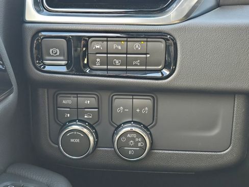 New 2026 GMC Yukon XL Denali w/ Sun & Power Step Package AWD/4WD image 18