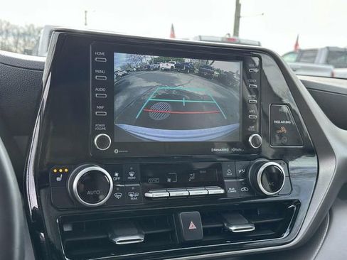 Used 2022 Toyota Highlander XLE image 14