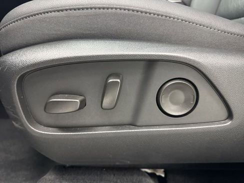 Used 2026 Chevrolet Equinox LT w/ Convenience Package II FWD image 10