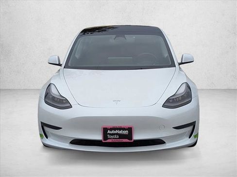 Used 2023 Tesla Model 3 Standard Range image 2