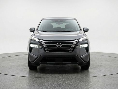 Used 2025 Nissan Rogue SV FWD image 2