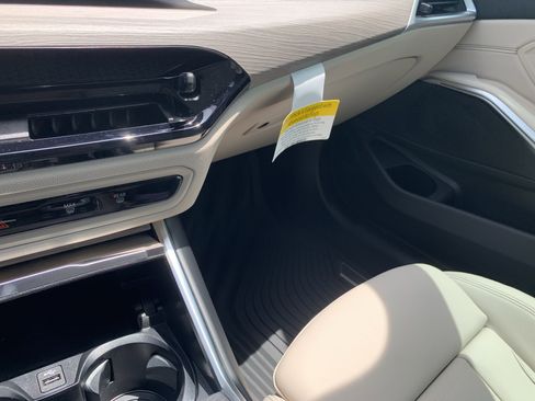 Certified 2025 BMW 330i Sedan w/ Premium Package image 17