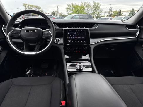 Certified 2023 Jeep Grand Cherokee Laredo w/ Luxury Tech Group I AWD/4WD image 15