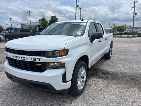 Used 2019 Chevrolet Silverado 1500 Custom w/ Custom Value Package AWD/4WD image 2