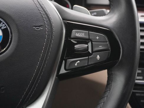 Used 2019 BMW 530i w/ Convenience Package image 19