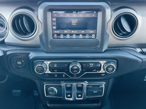 Used 2021 Jeep Wrangler Sport AWD/4WD image 14