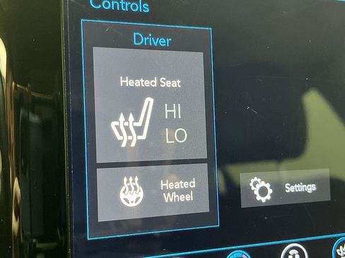 Used 2019 Chrysler Pacifica Touring-L FWD image 22