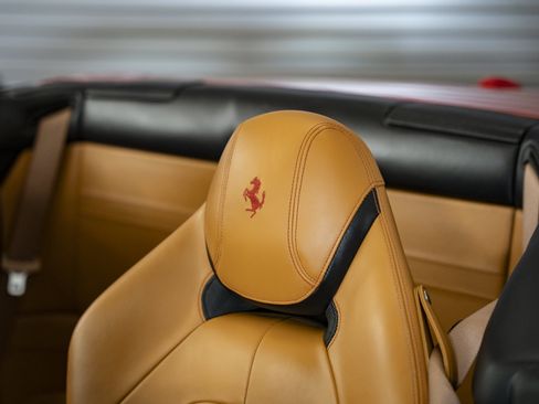 Used 2016 Ferrari California T RWD image 31