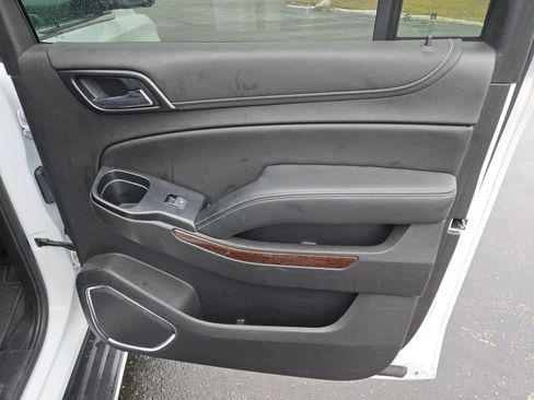 Used 2020 GMC Yukon XL SLT w/ Premium Edition image 6