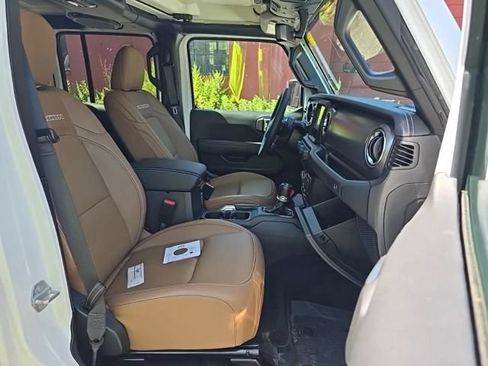 Used 2021 Jeep Wrangler Unlimited Rubicon AWD/4WD image 9