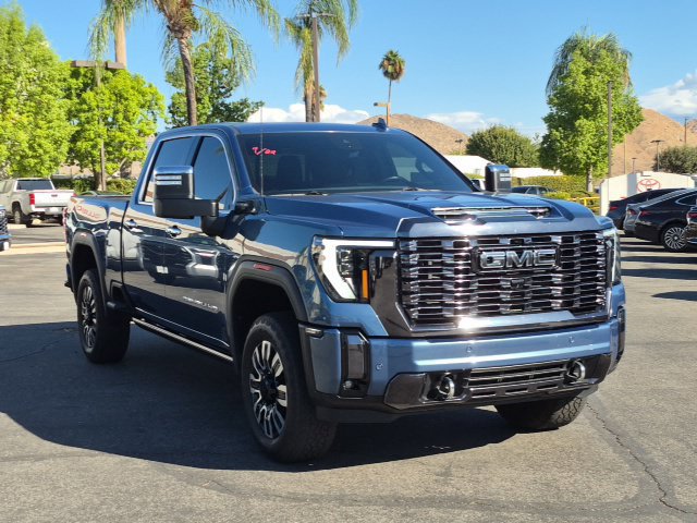 Used 2024 GMC Sierra 2500 Denali Ultimate AWD/4WD image 3
