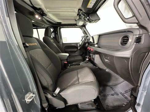 Used 2025 Jeep Gladiator Mojave w/ Safety Group image 29