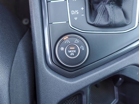 Used 2019 Volkswagen Tiguan SE AWD/4WD image 22